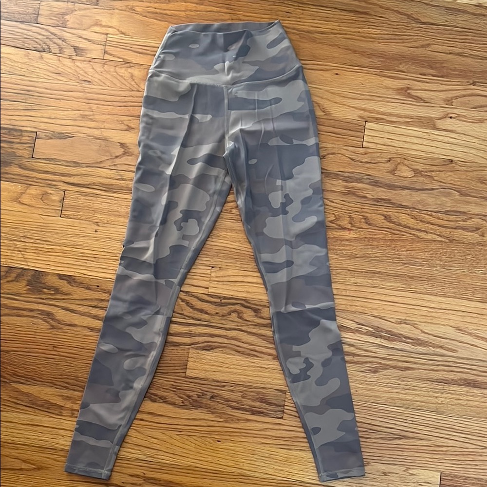 ALO Yoga Gray and Green Camouflage Leggings